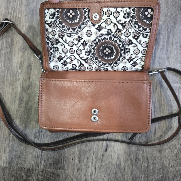 🐢 Vera Bradley Leather RFID All In One Shoulder Or Crossbody Compact Bag. - Picture 9 of 17